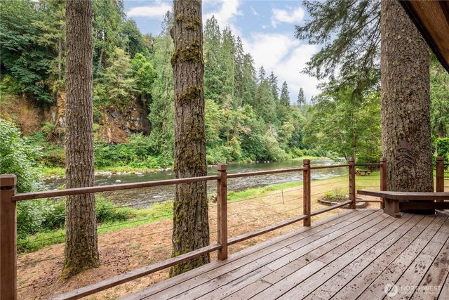 211 LaVerne Drive, Kalama, WA 98625