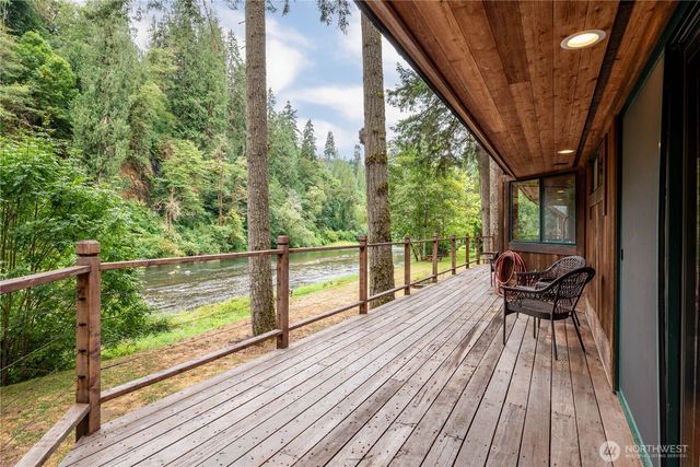 211 LaVerne Drive, Kalama, WA 98625