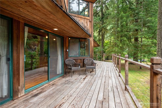 211 LaVerne Drive, Kalama, WA 98625