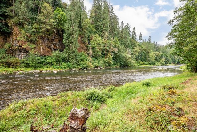 211 LaVerne Drive, Kalama, WA 98625