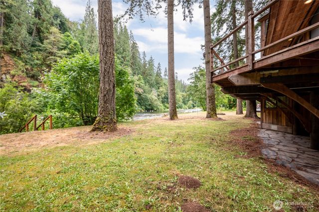 211 LaVerne Drive, Kalama, WA 98625