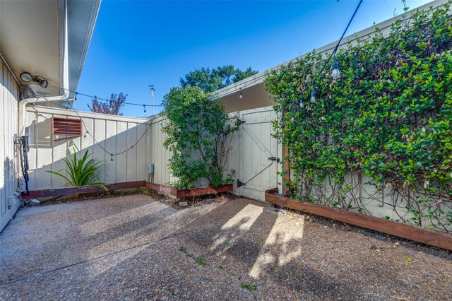 6339 Briar Rose Drive 144, Houston, TX 77057