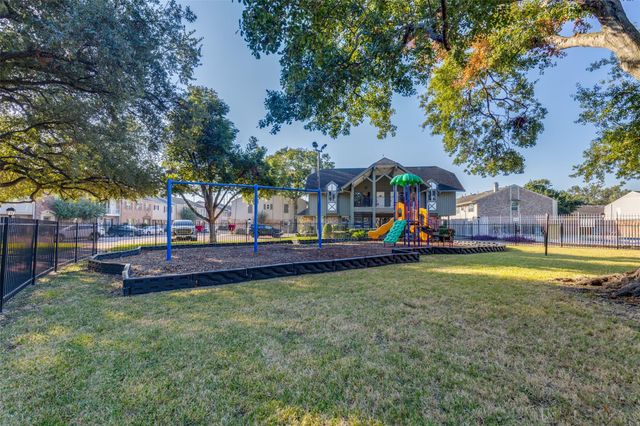 6339 Briar Rose Drive 144, Houston, TX 77057