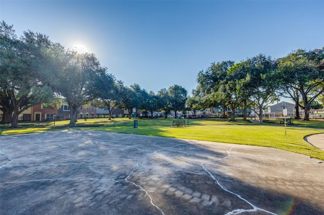 6339 Briar Rose Drive 144, Houston, TX 77057
