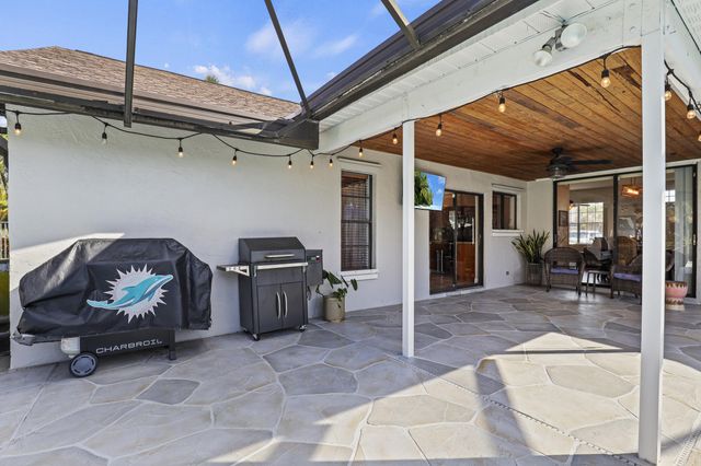 3679 Woods Walk Boulevard, Lake Worth, FL 33467
