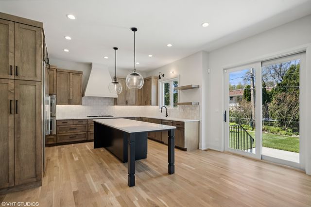 286 N Indiana Avenue, Elmhurst, IL 60126