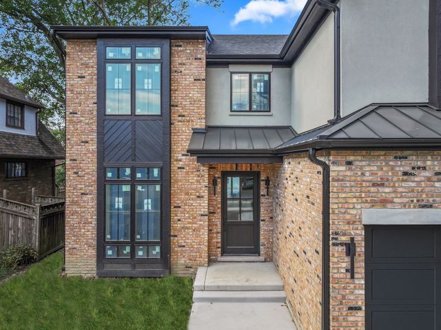 286 N Indiana Avenue, Elmhurst, IL 60126