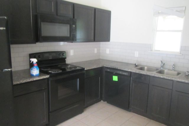 28612 Netawaka, Huntsville, TX 77320