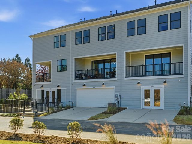 6008 Yellow Buckeye Drive, Charlotte, NC 28277
