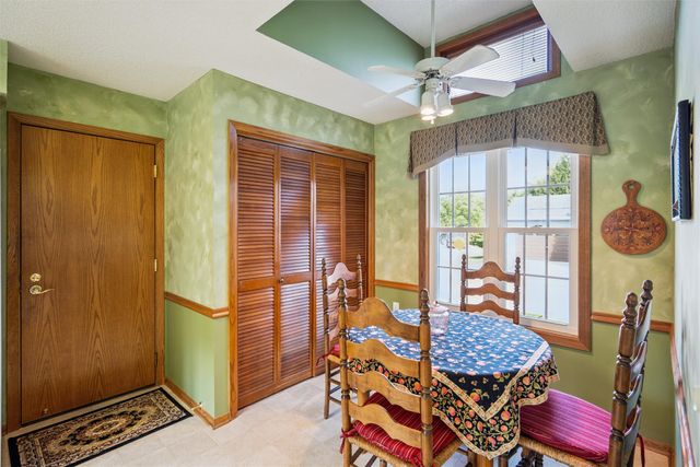 8112 Cobblestone Road, Urbandale, IA 50322