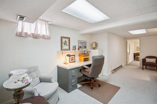 8112 Cobblestone Road, Urbandale, IA 50322