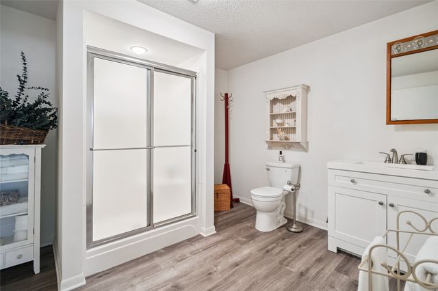 8112 Cobblestone Road, Urbandale, IA 50322