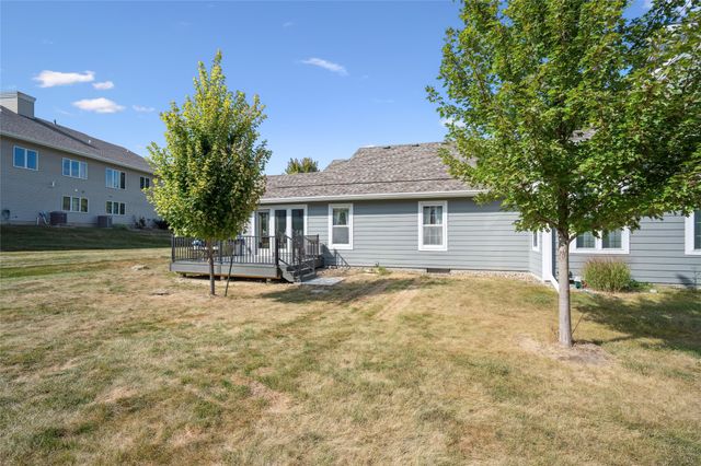 8112 Cobblestone Road, Urbandale, IA 50322