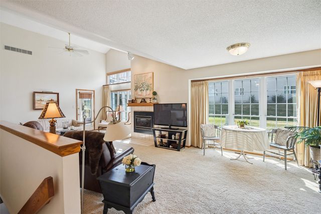 8112 Cobblestone Road, Urbandale, IA 50322