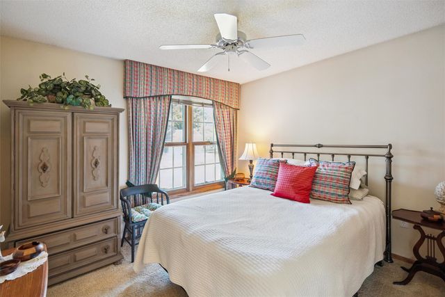 8112 Cobblestone Road, Urbandale, IA 50322