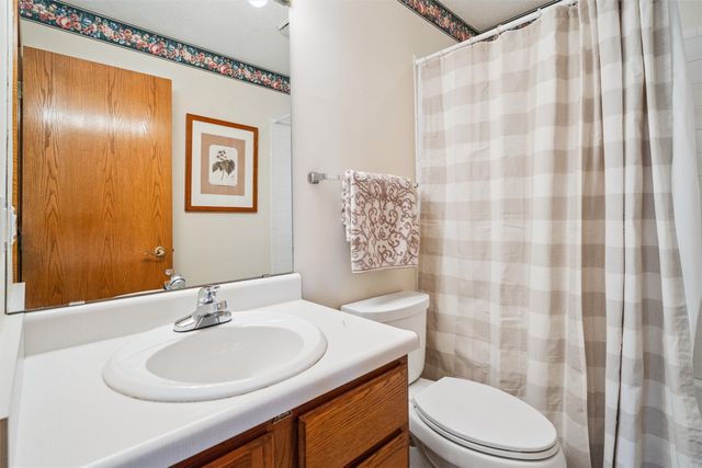 8112 Cobblestone Road, Urbandale, IA 50322