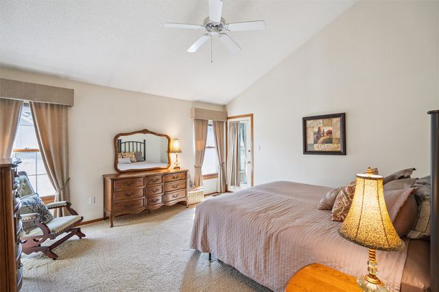 8112 Cobblestone Road, Urbandale, IA 50322