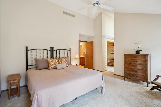 8112 Cobblestone Road, Urbandale, IA 50322