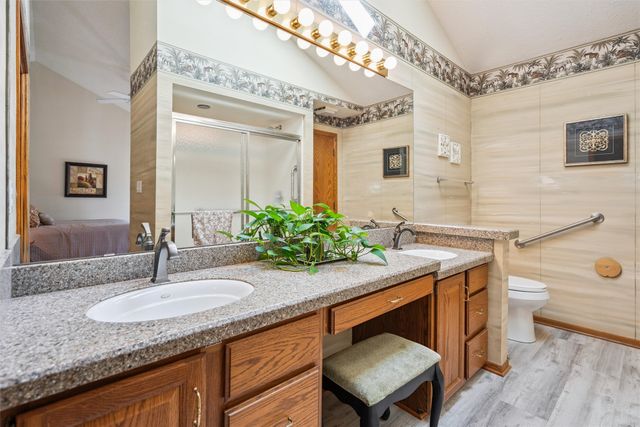 8112 Cobblestone Road, Urbandale, IA 50322