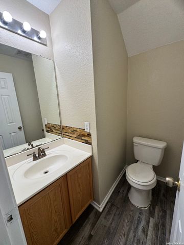 2218 Bedford Stage, San Antonio, TX 78213