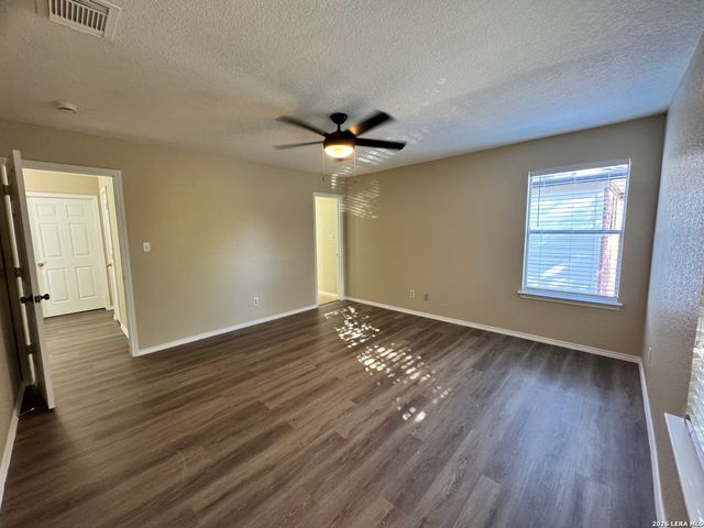 2218 Bedford Stage, San Antonio, TX 78213
