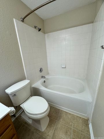 2218 Bedford Stage, San Antonio, TX 78213
