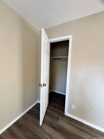 2218 Bedford Stage, San Antonio, TX 78213
