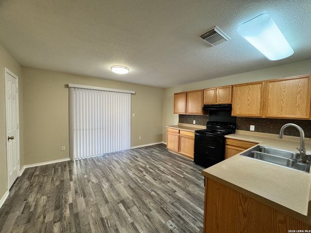 2218 Bedford Stage, San Antonio, TX 78213