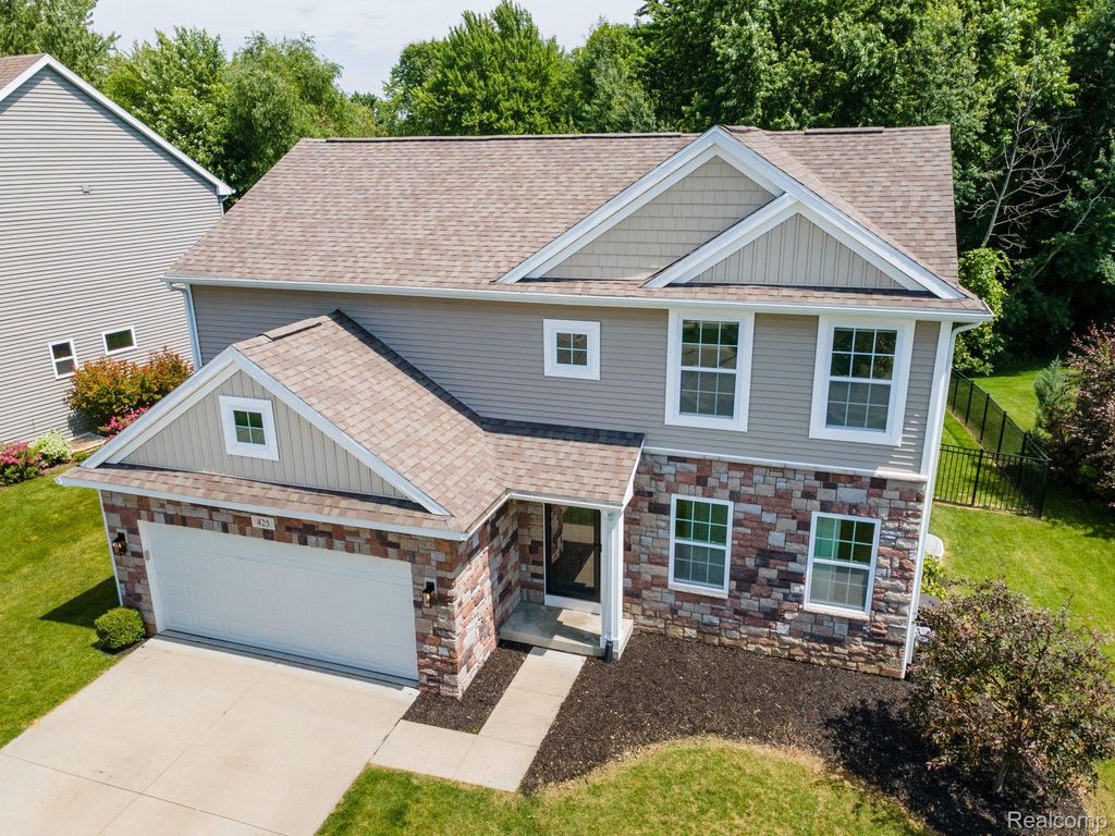 425 Knollwood Drive, Brandon Charter Township, MI 48462