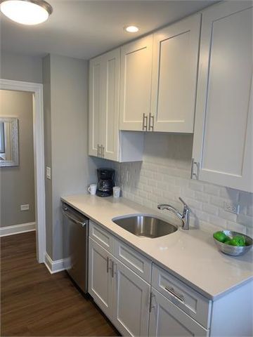 8651 W Foster Avenue 3A, Chicago, IL 60656
