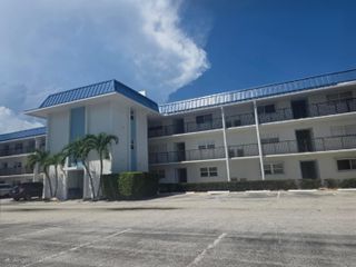 400 WILMA Circle 304, Riviera Beach, FL 33404