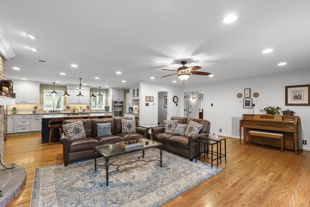 1004 Perkins Ln, Franklin, TN 37069