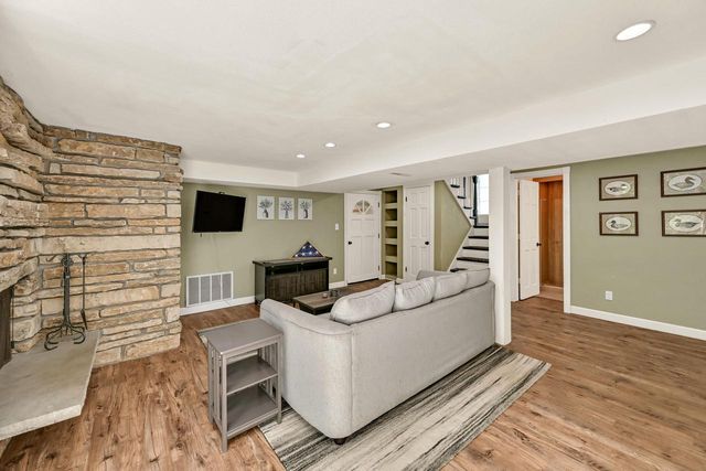 1661 Manchester DRIVE, Grafton, WI 53024