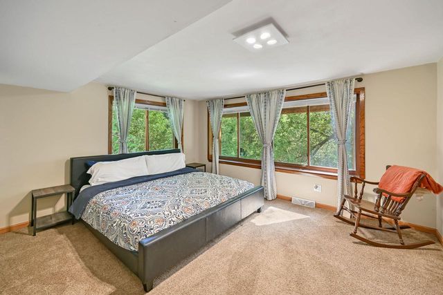 1661 Manchester DRIVE, Grafton, WI 53024