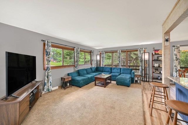 1661 Manchester DRIVE, Grafton, WI 53024