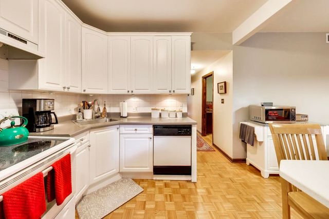 923 W Irving Park Road 2E, Chicago, IL 60613