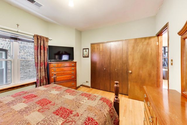 923 W Irving Park Road 2E, Chicago, IL 60613