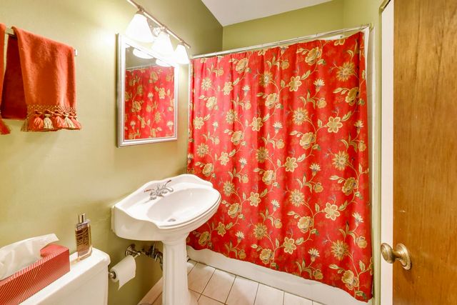 923 W Irving Park Road 2E, Chicago, IL 60613