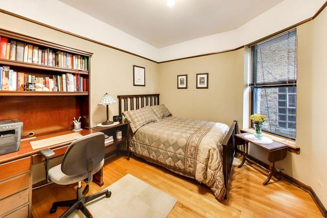 923 W Irving Park Road 2E, Chicago, IL 60613