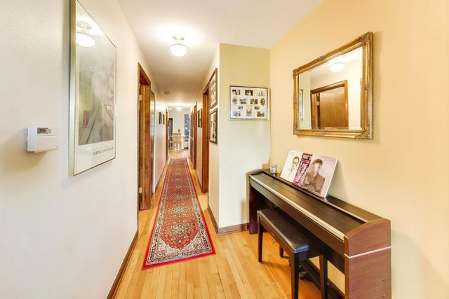 923 W Irving Park Road 2E, Chicago, IL 60613