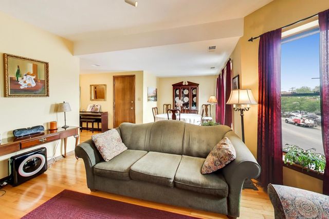 923 W Irving Park Road 2E, Chicago, IL 60613