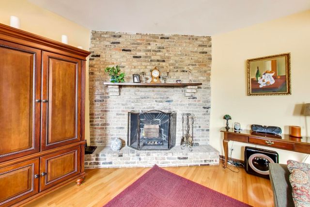 923 W Irving Park Road 2E, Chicago, IL 60613