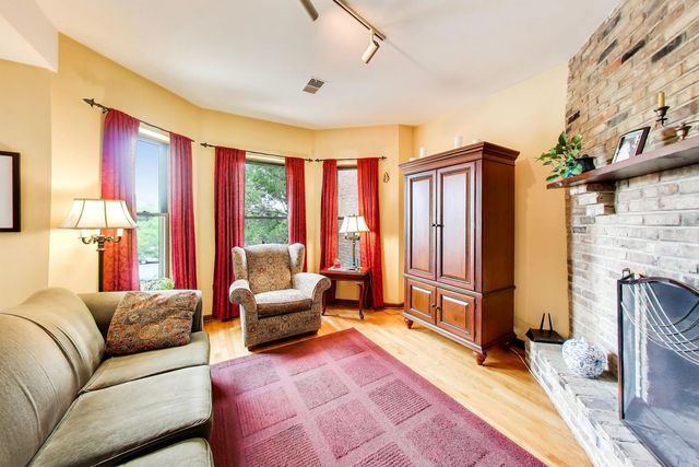 923 W Irving Park Road 2E, Chicago, IL 60613
