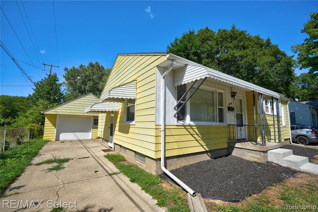 1920 Greenbrook Lane, Flint, MI 48507