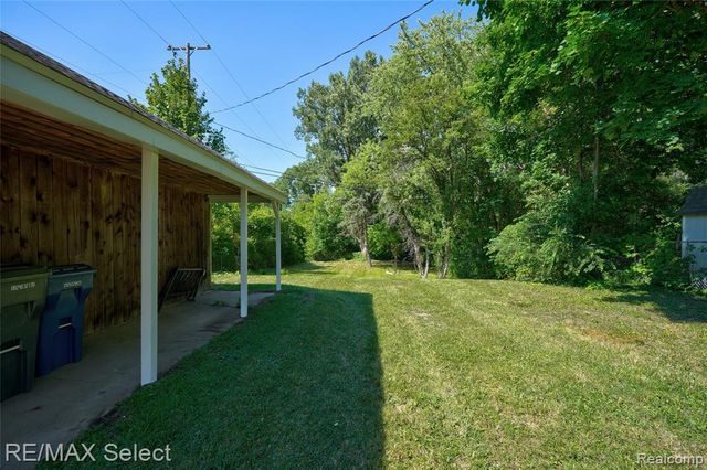1920 Greenbrook Lane, Flint, MI 48507