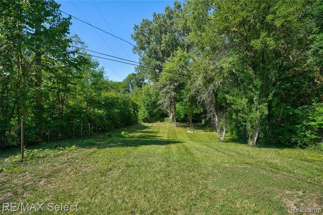 1920 Greenbrook Lane, Flint, MI 48507