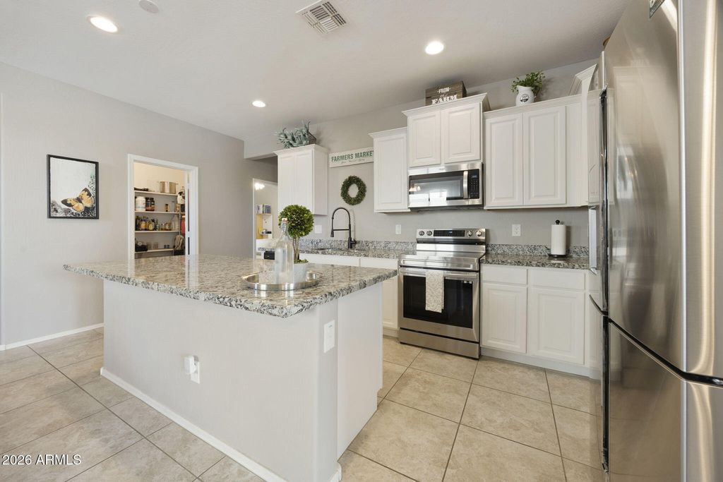 18259 W IDA Lane, Surprise, AZ 85387 — exterior