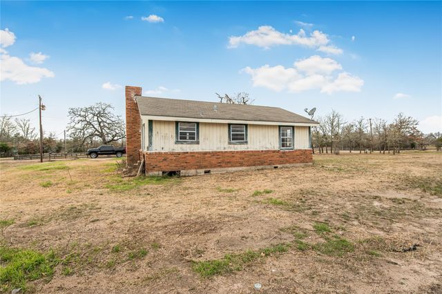 107 Leaning Oaks Street, Somerville, TX 77879