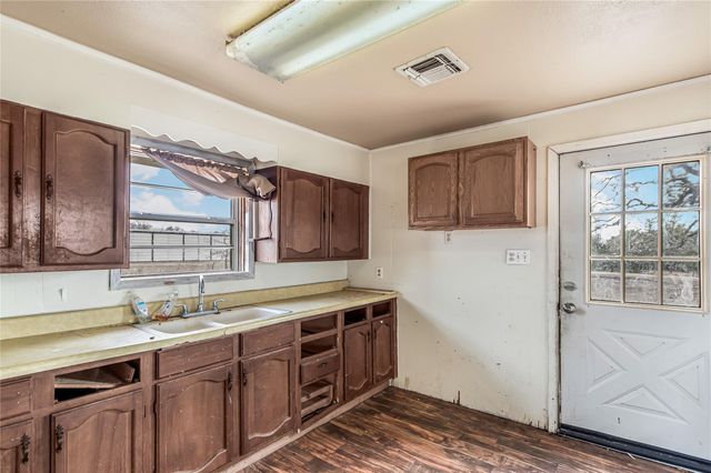 107 Leaning Oaks Street, Somerville, TX 77879