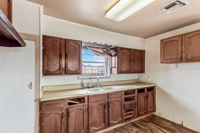 107 Leaning Oaks Street, Somerville, TX 77879